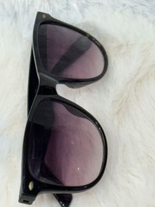 🖤 Classic Black Frame Sunnies | Trendy &amp; Cool