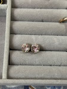 Shinning Studs