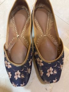 Floral Jutti Flats