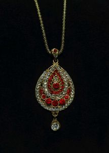 Red &amp; Gold toned pearl stoned Jewelery Set