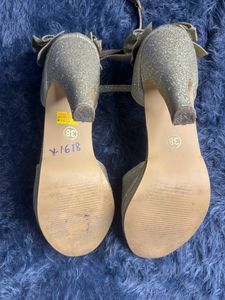 Cute Bow Golden Heels 💛