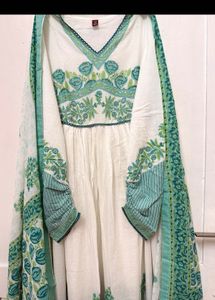 Elegant White &amp; Green Kurta Set