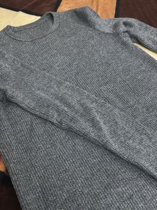 Stylish Grey Knit Pullover