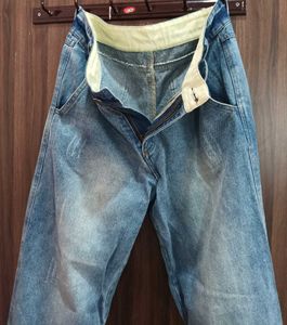 Distressed Denim Jeans (Length - 40)