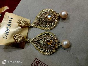 2 Earrings