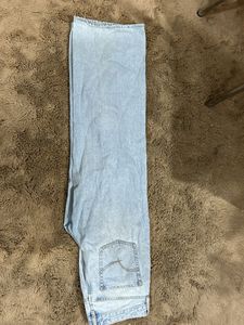Light Wash Jeans - Modern Style