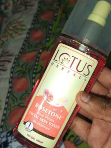 Lotus Herbals Rosetone ✨