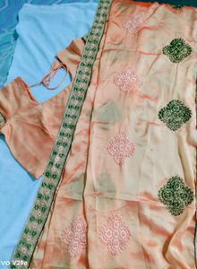 Women Orange Embroidery Saree🧡
