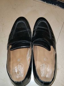 Black Acuto Leather Loafers