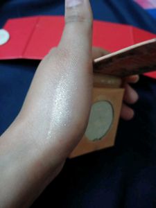 Million Colors Slight Glow Pressed Highlighter