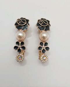 Floral Pearl Hair Clips (Set of 2)