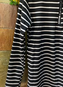 ☁️Korean Striped T-shirt🖤
