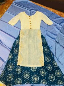 Off White With Navy Blue Printed Kurta