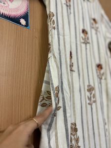 Beautiful Cotton White Kurti With 2 Pockets