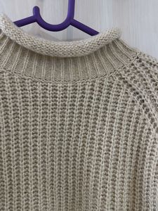 Chunky Yarn Sweater- Beige