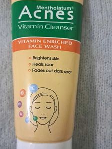 Acnes vitamin cleanser
