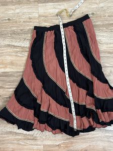 Skirt With Flares And Ruffles / Need To Replace The Elastic. So Giving A Discount . Waist 30- 35 Inches After Elastic Is Fitted