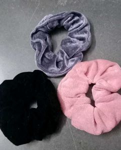 COMBO OF SCRUNCHIES AND HAIR CLIPS