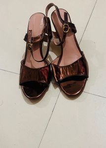 chunky heeld sandals