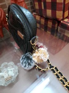 Black Croc Textured Sling Bag 🖤🐈‍⬛