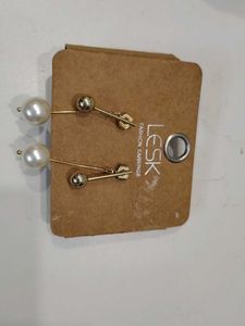 LESK Pearl Drop Earrings