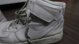 Nike Sneakers | Aura 🔥| Small  DEFECT Repairable