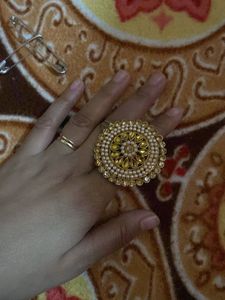 Golden Kunden Stone With Peals Ring See