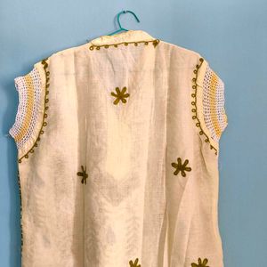 Women Embroidered Kurta
