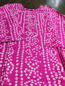 Hello🙋‍♂️ Friends Just Arrived Without Tag Totally New Bandhni With Samosa Patti Neck In Pink Colour.actually Tag Missed There It Self It Should Be In With New 🔖U Can See In Th4 Pack