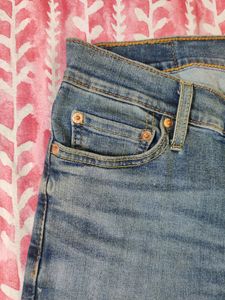 Levi&#39;s Jeans For Men - 28 Waist