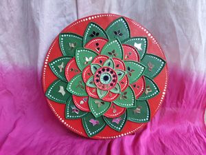 beautiful red and green lippan art