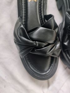 ✨price drop alert✨✨Trendy women flat✨