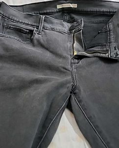 Levi&#39;s Dark Wash Jeans