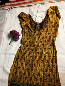 10 Kurti Combo With Free Gift Saree