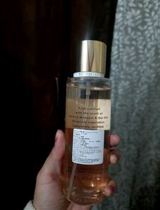 Victoria&#39;s Secret Almond Blossom &amp; Oat Milk Mist