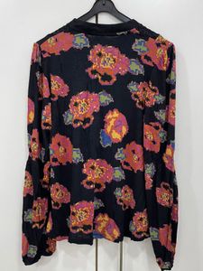 💖 Thrift Treasure: Floral Fiesta Black Top! 🌺