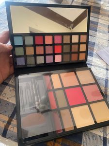 Face master pro makeup kit Me On