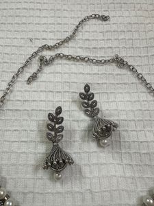Pearl and Silver Necklace Set