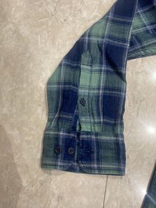 Levi’s.  Shirt 👔