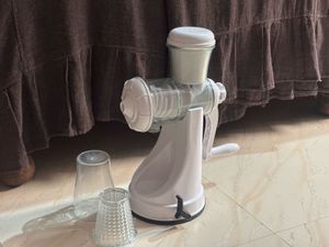 Hand Juicer
