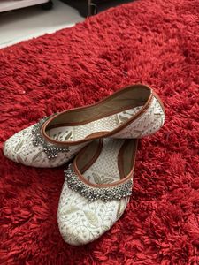 Embroidered Jutti Flats