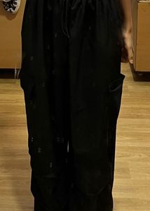 Black High-Waist Cargo Pants | Relaxed Fit