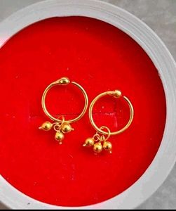 Beautiful New Small Earrings Gold