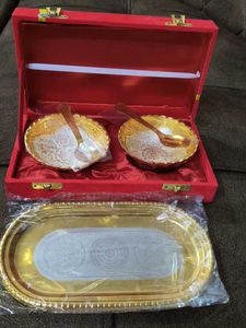 Red Velvet Showpiece Box