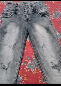 Stylish High-Waisted Denim Jeans