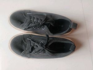 Zudio Black Platform Sneakers