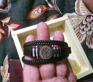 Men&#39;s Leather Bracelet