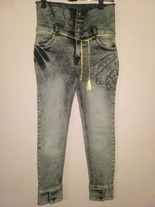 HighWaistJeans &amp; Black Top