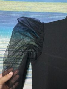 New Puffed Sleeve Black Top
