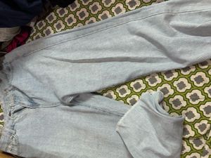 Light Wash Frayed Hem Jeans